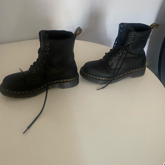 Women’s 1460 Doc Martens US 8/UK 6/ 39 EU - Picture 3 of 4